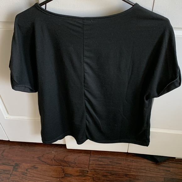 Black tshirt with side slit sleeves - Picture 3 of 3